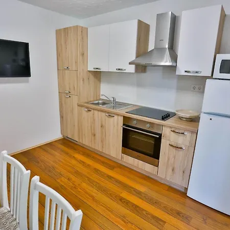 Apartment With A Parking Space Sutivan, Brac - 752 Sutivan
