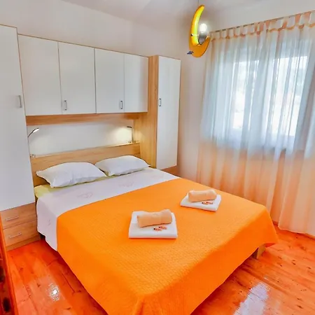 Apartment With A Parking Space Sutivan, Brac - 752 Sutivan