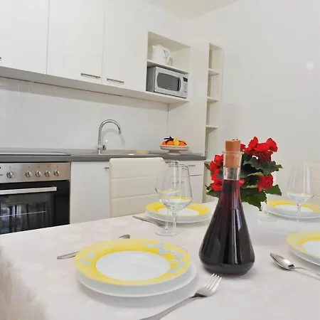Apartment With A Parking Space Sutivan, Brac - 752 Sutivan