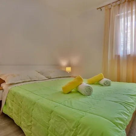 Apartment With A Parking Space Sutivan, Brac - 752 Sutivan