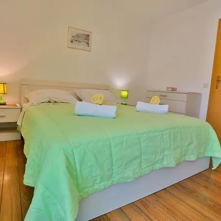 Apartment With A Parking Space Sutivan, Brac - 752 *