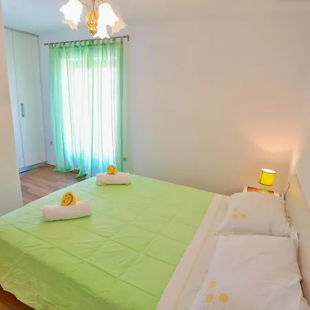 With A Parking Space Sutivan, Brac - 752 Apartment Sutivan