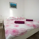 With Parking Space Sutivan, Brac - 752 סוטיבאן
