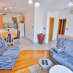 With Parking Space Sutivan, Brac - 752 דירה סוטיבאן