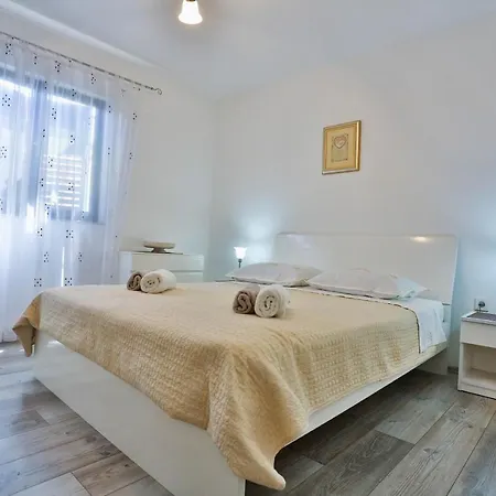 With Parking Space Sutivan, Brac - 752 Daire *