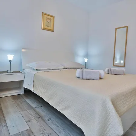 With Parking Space Sutivan, Brac - 752 Daire *