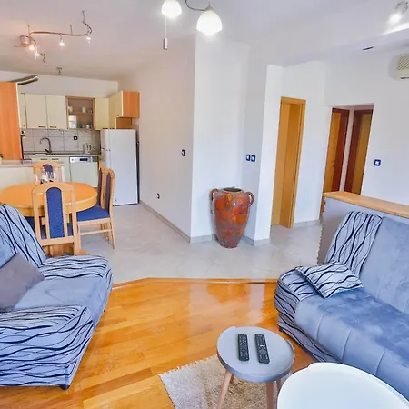With Parking Space Sutivan, Brac - 752 Daire Sutivan