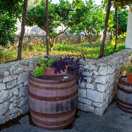 Διαμέρισμα With Parking Space Sutivan, Brac - 752 *